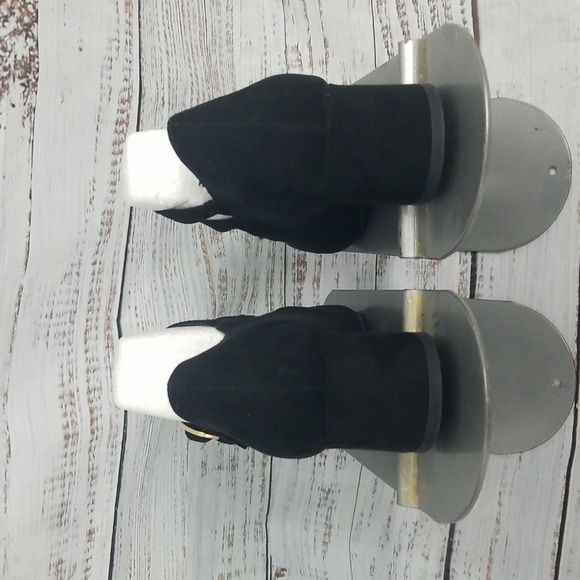 Black 2 Strap Cato Heels - Picture 4 of 9